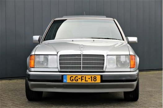 Mercedes-Benz 200-serie - 200-500 (W124) 200 E / ORG. NL AUTO MET SLECHTS 84000 KM - 1