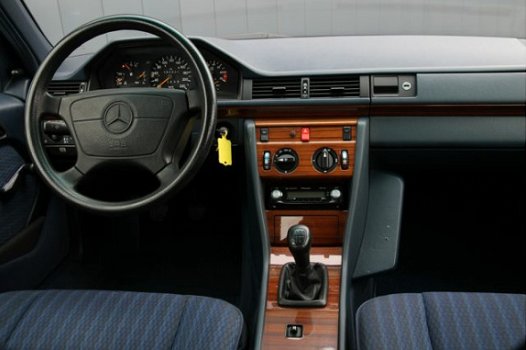 Mercedes-Benz 200-serie - 200-500 (W124) 200 E / ORG. NL AUTO MET SLECHTS 84000 KM - 1