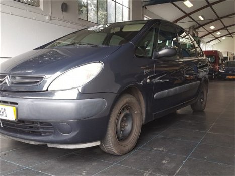 Citroën Xsara Picasso - 1.8I-16V Weinig km NAP trekhaak en 1.8 - 1