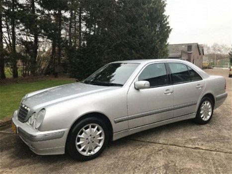 Mercedes-Benz E-klasse - 270CDI Elegance Select Aut., Navi, Leder, Zeer nette auto - 1