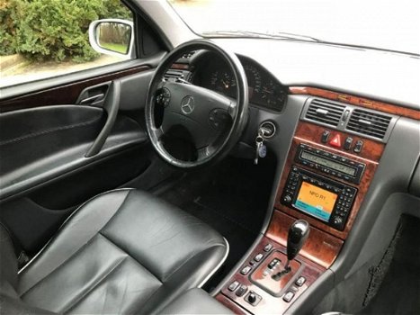 Mercedes-Benz E-klasse - 270CDI Elegance Select Aut., Navi, Leder, Zeer nette auto - 1