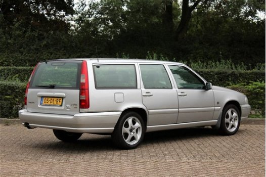 Volvo V70 - 2.4 170PK Europa Plus / Leer / Sportvelgen - 1