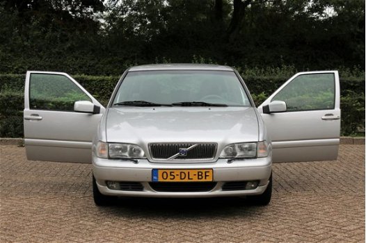 Volvo V70 - 2.4 170PK Europa Plus / Leer / Sportvelgen - 1
