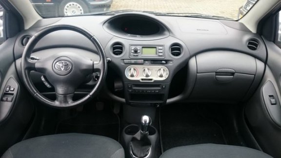 Toyota Yaris - 1.3 VVT-i Sol APK airco electrische ramen stuurbekr. Apk - 1