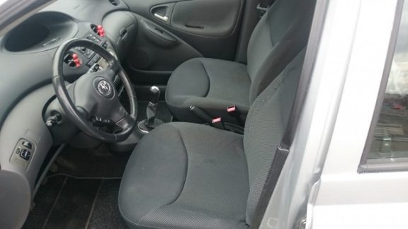 Toyota Yaris - 1.3 VVT-i Sol APK airco electrische ramen stuurbekr. Apk - 1