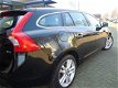 Volvo V60 - D3 163pk Momentum Clima Navi Trekhaak - 1 - Thumbnail