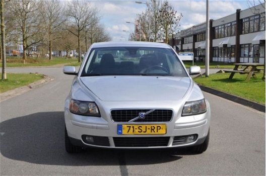 Volvo S40 - 2.4 140PK AUTOMAAT, NETTE STAAT VELE OPTIES LAGE KM STAND - 1