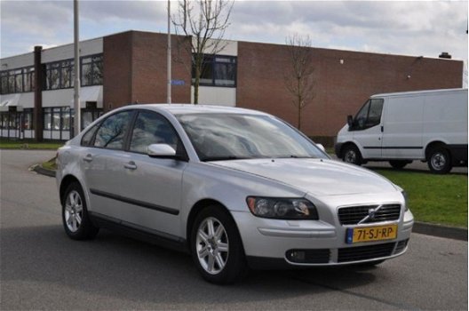 Volvo S40 - 2.4 140PK AUTOMAAT, NETTE STAAT VELE OPTIES LAGE KM STAND - 1