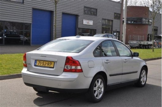 Volvo S40 - 2.4 140PK AUTOMAAT, NETTE STAAT VELE OPTIES LAGE KM STAND - 1