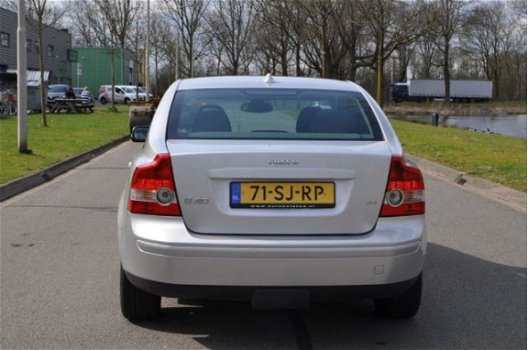 Volvo S40 - 2.4 140PK AUTOMAAT, NETTE STAAT VELE OPTIES LAGE KM STAND - 1