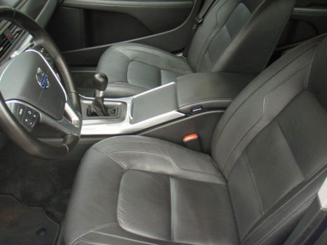 Volvo V70 - 1.6 D2 Momentum - Leder - Xenon - 1