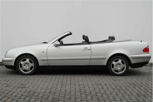 Mercedes-Benz CLK-klasse Cabrio - 320 Avantgarde Cruise / Leer / Stoelverw / Automaat / Youngtimer - 1