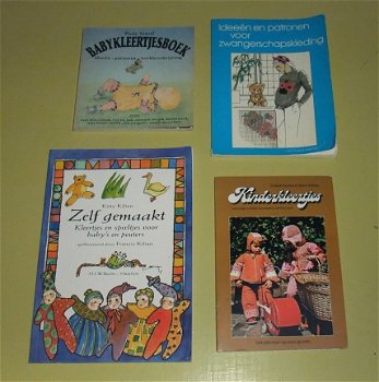 4 vintage boeken kleding kind en zwangerschap, samen 10 euro - 1