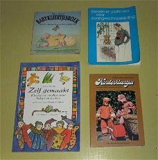 4 vintage boeken kleding kind en zwangerschap, samen 10 euro