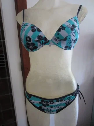 Bikini met patroon gebloemd - maat 40 - nr. 1