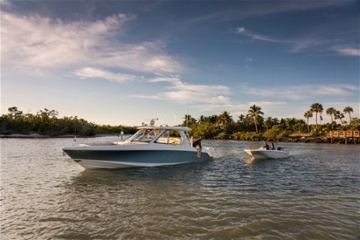 Boston Whaler 380 Realm - 6