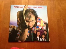 Vinyl Fishing behind the Wall