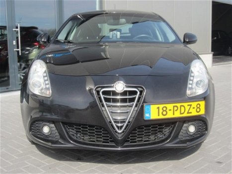 Alfa Romeo Giulietta - 1.4 T Distinctive 170pk NAVI, Clima, Dealer onderhouden - 1
