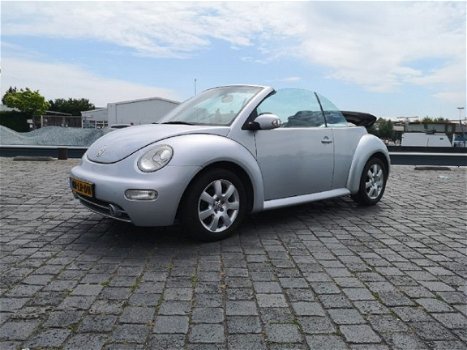 Volkswagen New Beetle Cabriolet - 2.0 - 1