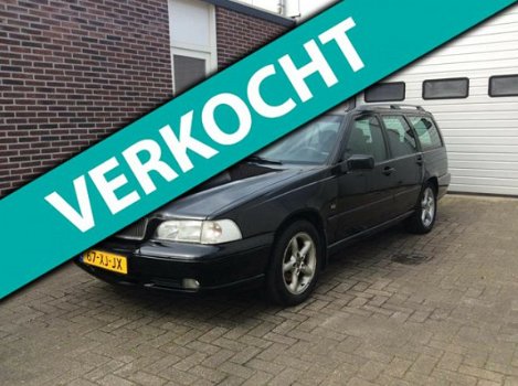 Volvo V70 - 2.4 Momentum ZWART LEER 7 PERSOONS YOUNGTIMER - 1