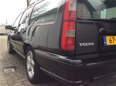 Volvo V70 - 2.4 Momentum ZWART LEER 7 PERSOONS YOUNGTIMER - 1