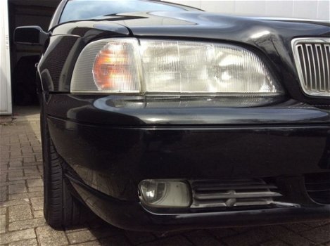 Volvo V70 - 2.4 Momentum ZWART LEER 7 PERSOONS YOUNGTIMER - 1