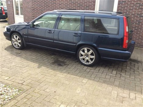 Volvo V70 - 2.4 T Comfort NAP APK VOL LEER 17 INCH THORN YOUNGTIMER - 1