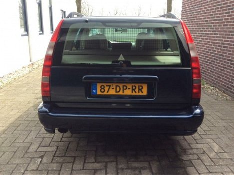 Volvo V70 - 2.4 T Comfort NAP APK VOL LEER 17 INCH THORN YOUNGTIMER - 1