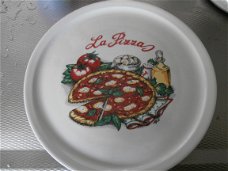 twee splinternieuwe Pizzaborden van 31cm diameter