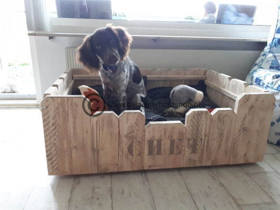 Steigerhouten hondenmand, model Chet. - nr. 1