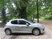 Peugeot 207 - 1.6 VTi Sportium 120pk, 5 Drs. Airco, Cruise, trekhaak, LM velgen 16