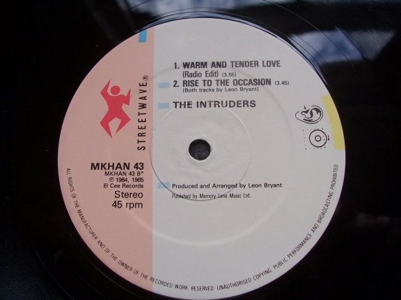 THE INTRUDERS WARM & TENDER LOVE - Afbeelding 3