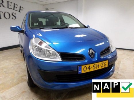 Renault Clio - 1.2-16V Expression ZONDAG ' s open van 12-tot 17 uur - 1