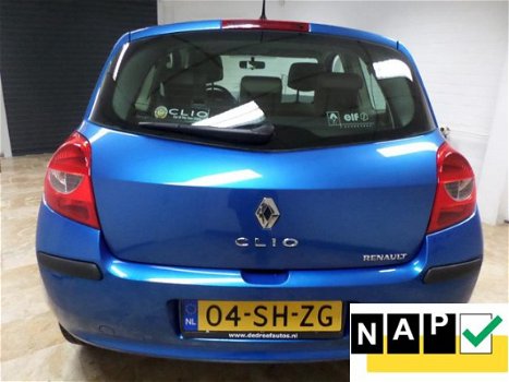 Renault Clio - 1.2-16V Expression ZONDAG ' s open van 12-tot 17 uur - 1