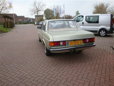 Mercedes-Benz 200-serie - Sedan automaat - 1