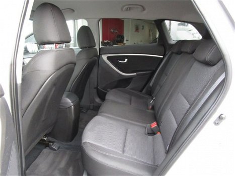 Hyundai i30 Wagon - 1.6 CRDi i-Motion + trekhaak - 1