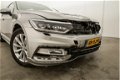 Volkswagen Passat Variant - 2.0 TDI 140 KW Business Ed.R, navi, leer-alcantara, clima, cruise, pdc - 1 - Thumbnail