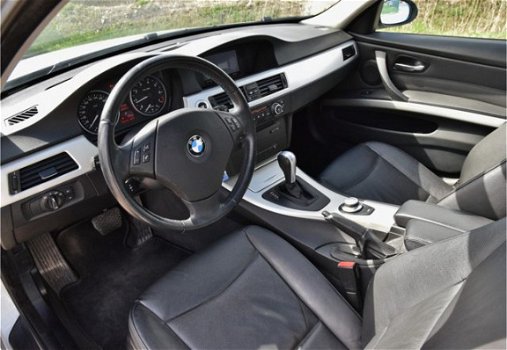 BMW 3-serie Touring - APK 14-06-2020 320i Executive automaat / navigatie / panoramadak / zwart leder - 1
