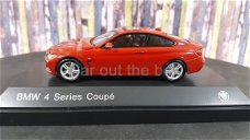 BMW 4 Series Coupe rood 1:43 Dealermodel