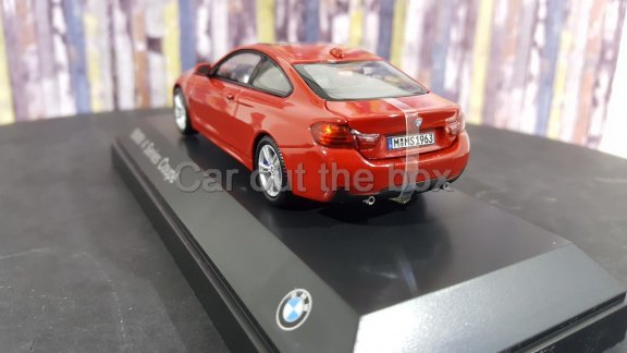 BMW 4 Series Coupe rood 1:43 Dealermodel - 3