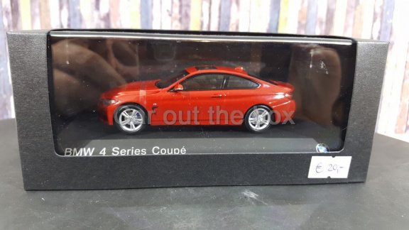 BMW 4 Series Coupe rood 1:43 Dealermodel - 4