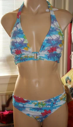 Bikini met bloem/hawaii motief - 40/42 - nr. 1