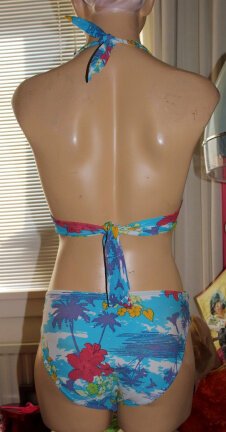 Bikini met bloem/hawaii motief - 40/42 - Afbeelding 2