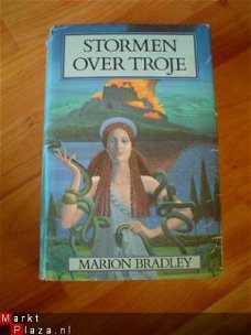 Stormen over Troje door Marion Bradley