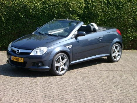 Opel Tigra TwinTop - 1.8-16V TEMPTATION Airco, cruise control, leder bekleding verwarmt, cabrio - 1