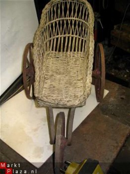 Antieke rieten poppenwagen rond 1860 geen copie . - 3