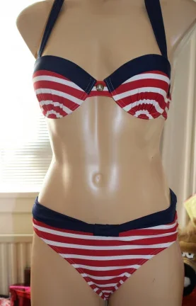 Mooie 2-dlg. bikini set in maritieme look - maat 36 - nr. 1