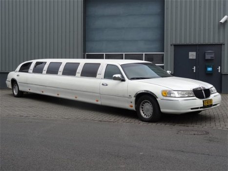 Lincoln Town Car - STRETCHED LIMOUSINE V8 - 1
