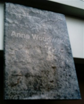 Anne Woudwijk verhalen in steen(Lubbers, ISBN 9090118020). - 1
