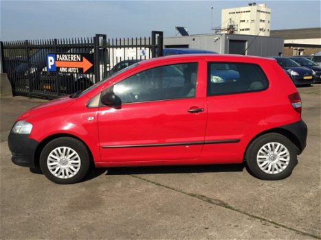 Volkswagen Fox - 1.2 TRENDLINE, STUURBEKRACHTIGING, ELEK-RAMEN, CENT-VERGRENDELING, RADIO-CD, AIRBAG - 1